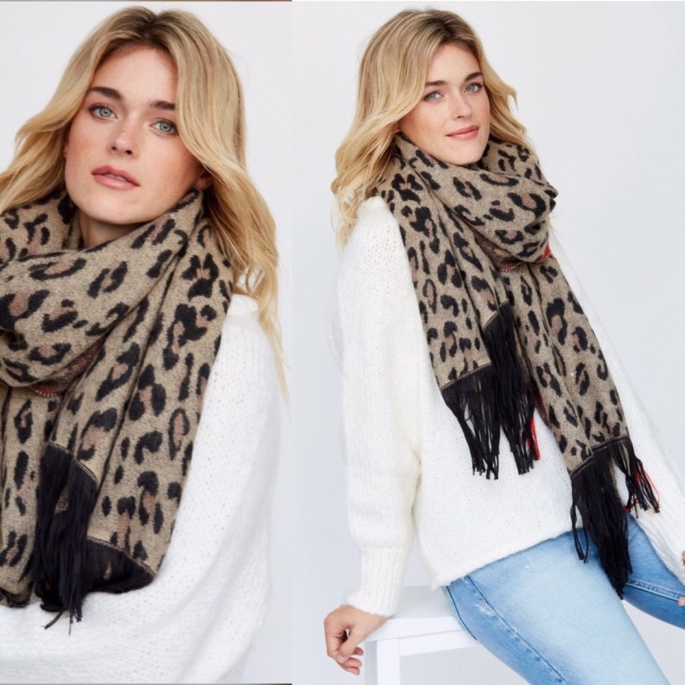 LAST Leopard Scarf - Picture 3 of 4